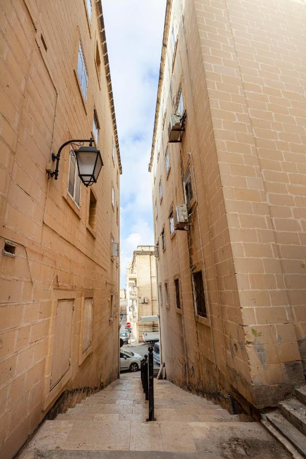 Designer Home With Comfy Sofa In Central Valletta By 360 Estates Valeta Exterior foto
